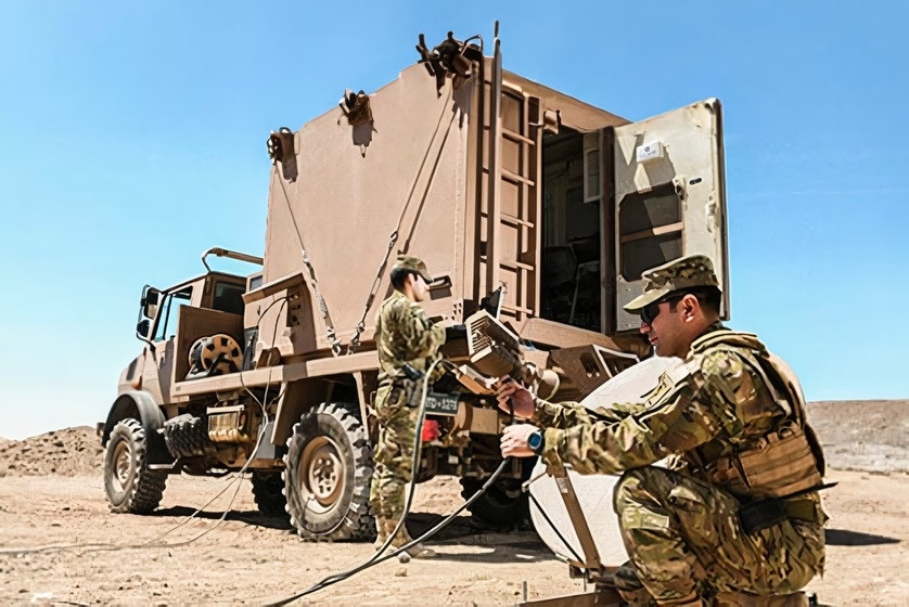 Equipo de telecomunicaciones desplegado en el norte del país Firma Ejército de Chile 002