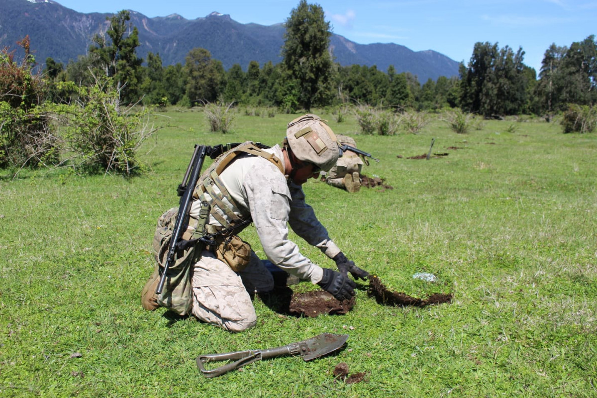 Instalaciu00f3n de hileras de minas Firma Destacamento de Montau00f1a Nu00b09 Arauco del Eju00e9rcito de Chile