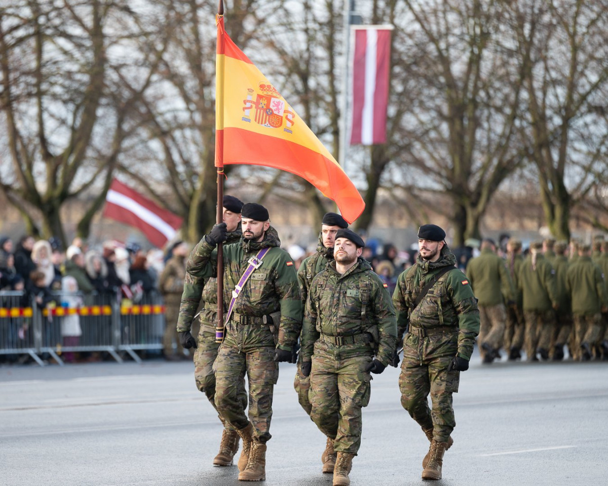 Militares españoles desfilan en Letonia II