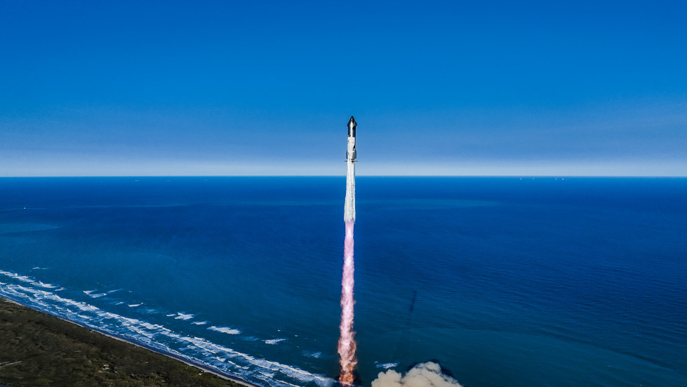 SpaceX completa el sexto vuelo de Starship, pero no logra repetir la captura del propulsor y Super Heavy ameriza en el océano