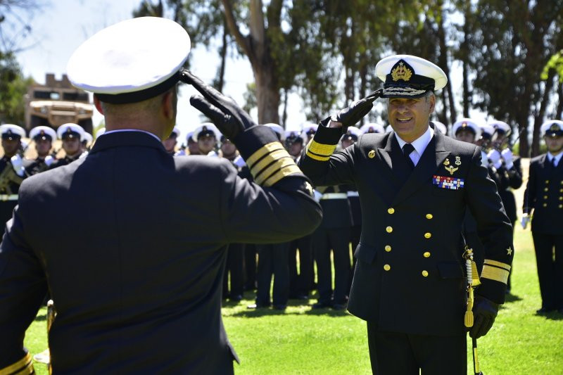 Ceremonia de cambio de mando de la Infantería de Marina en el patio de honor del Fuerte Contraalmirante IM Félix Aguayo Bastidas Firma Armada de Chile 002