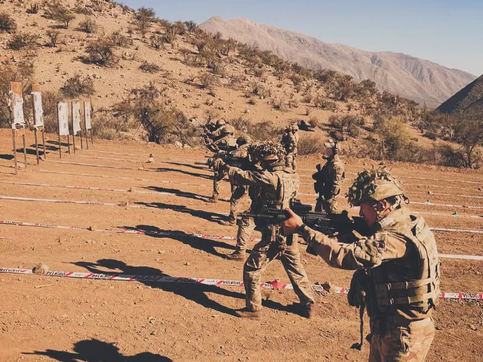 Intercambio profesional entre la Agrupación Especial de Montaña y el Royal Gurkhas Regiment Firma Cazador Andino Chile