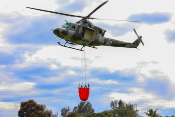 Sistema Bambi Bucket en Bell 412 de la Fuerza Aérea Salvadoreña