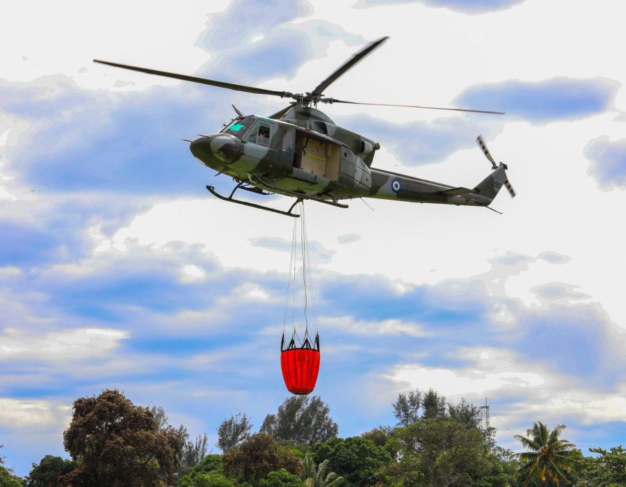 Sistema Bambi Bucket en Bell 412 de la Fuerza Aérea Salvadoreña