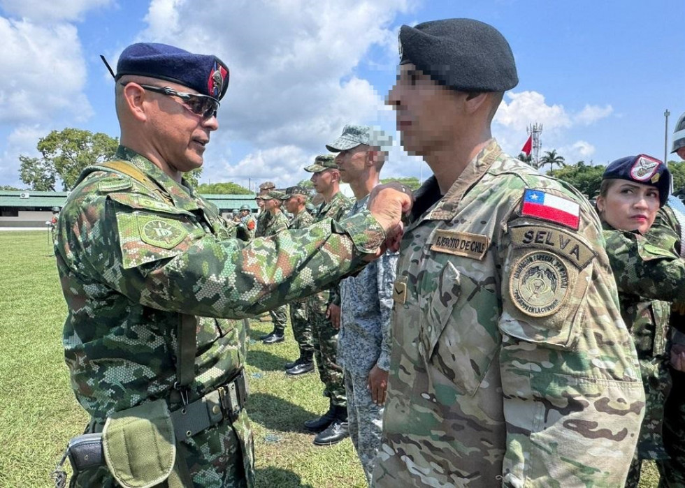 Cabo 2 del Ejército de Chile se gradúa del curso de Lancero Internacional 2024 Firma Ejército Nacional de Colombia