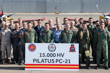 Celebración de las 15.000 horas de vuelo del PC 21