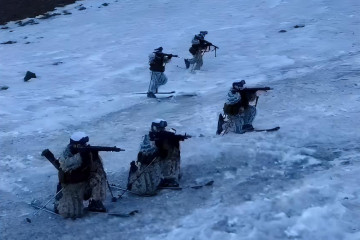 Alumnos en uno de los períodos formativos del Curso de Montaña 2024 Firma Escuela de Montaña del Ejército de Chile