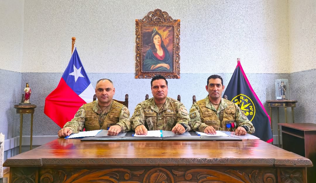 Firma de actas de cambio de mando del Grupo de Artilleru00eda Nu00b06 Dolores Firma VI Divisiu00f3n del Eju00e9rcito de Chile