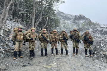 Pelotón de Reconocimiento de Montaña del Destacamento Motorizado N°11 Caupolicán en la Cordillera de Darwin Firma Ejército de Chile