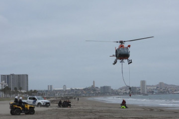 Simulacro de rescate de bañista en el lanzamiento de la temporada de playas en Coquimbo Firma Armada de Chile 002