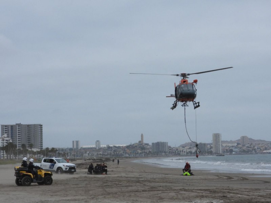 Simulacro de rescate de bañista en el lanzamiento de la temporada de playas en Coquimbo Firma Armada de Chile 002