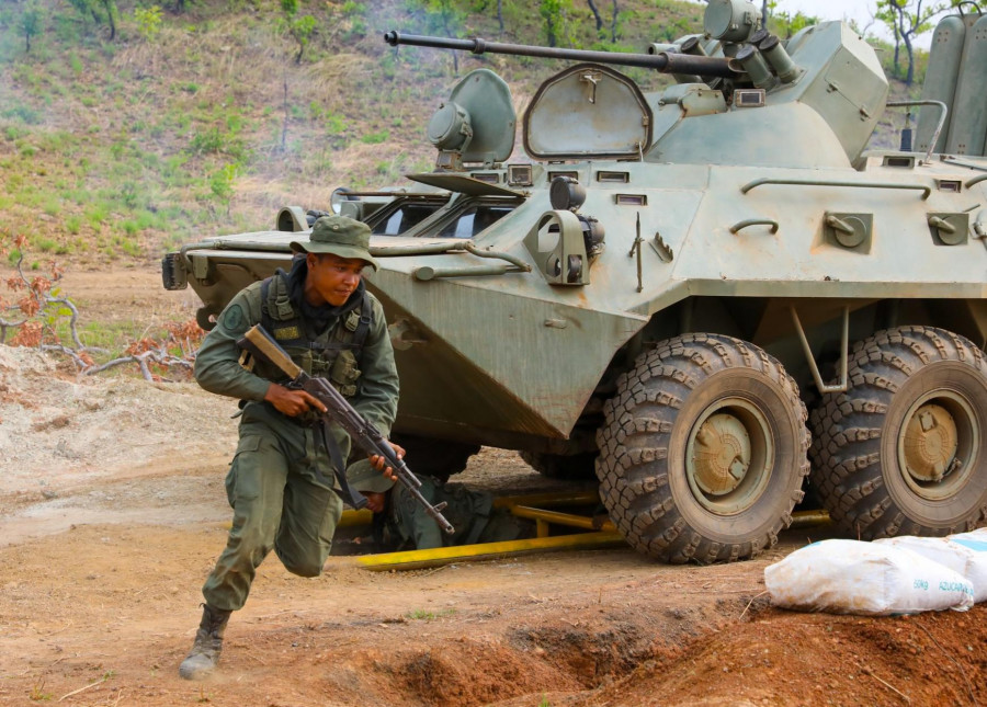 Venezuela Ejercito BTR 80 Ceofanb