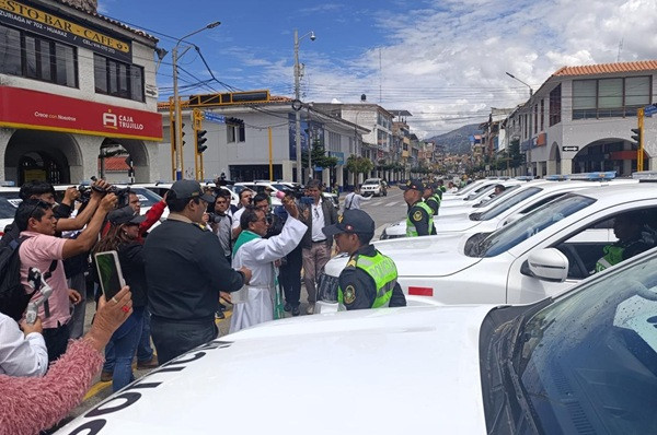 CamionetasNissanFrontier4x4 Entrega100unidades PNP Ancash dic2024 MininterPeru