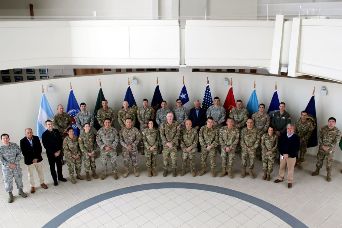 Representantes de las Fuerzas Armadas de Chile y el Departamento Militar de Texas que participaron en la reuniu00f3n de planificaciu00f3n Firma Estada Mayor Conjunto de Chile