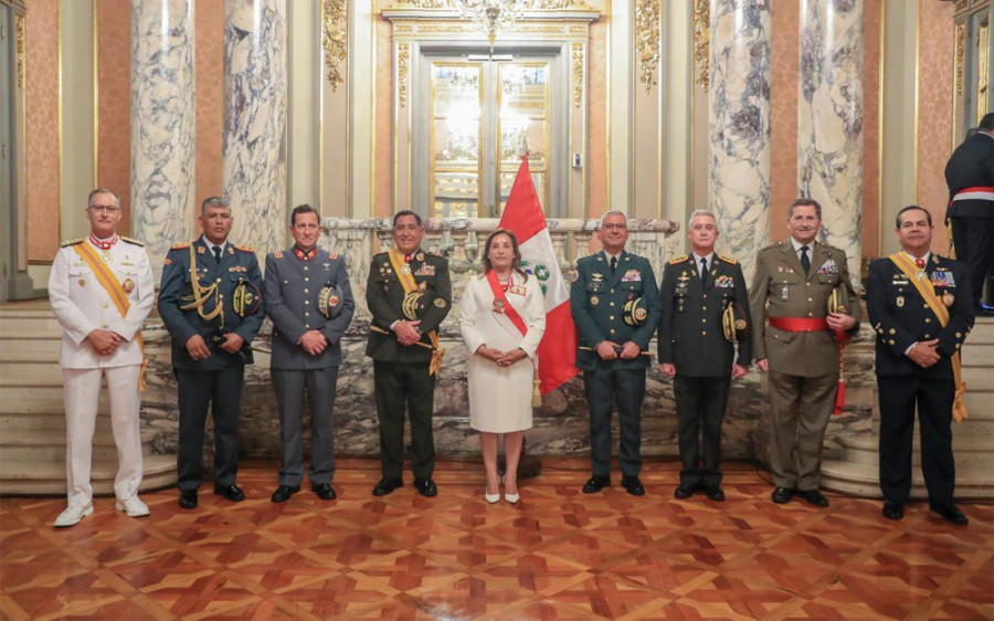 Visita de JEME a Perú