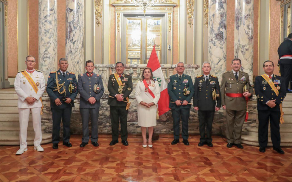 Visita de JEME a Perú