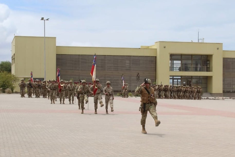 Desfile en ceremonia de cambio de unidades de combate de la 3ra Brigada Acorazada La Concepciu00f3n Firma I Divisiu00f3n del Eju00e9rcito de Chile