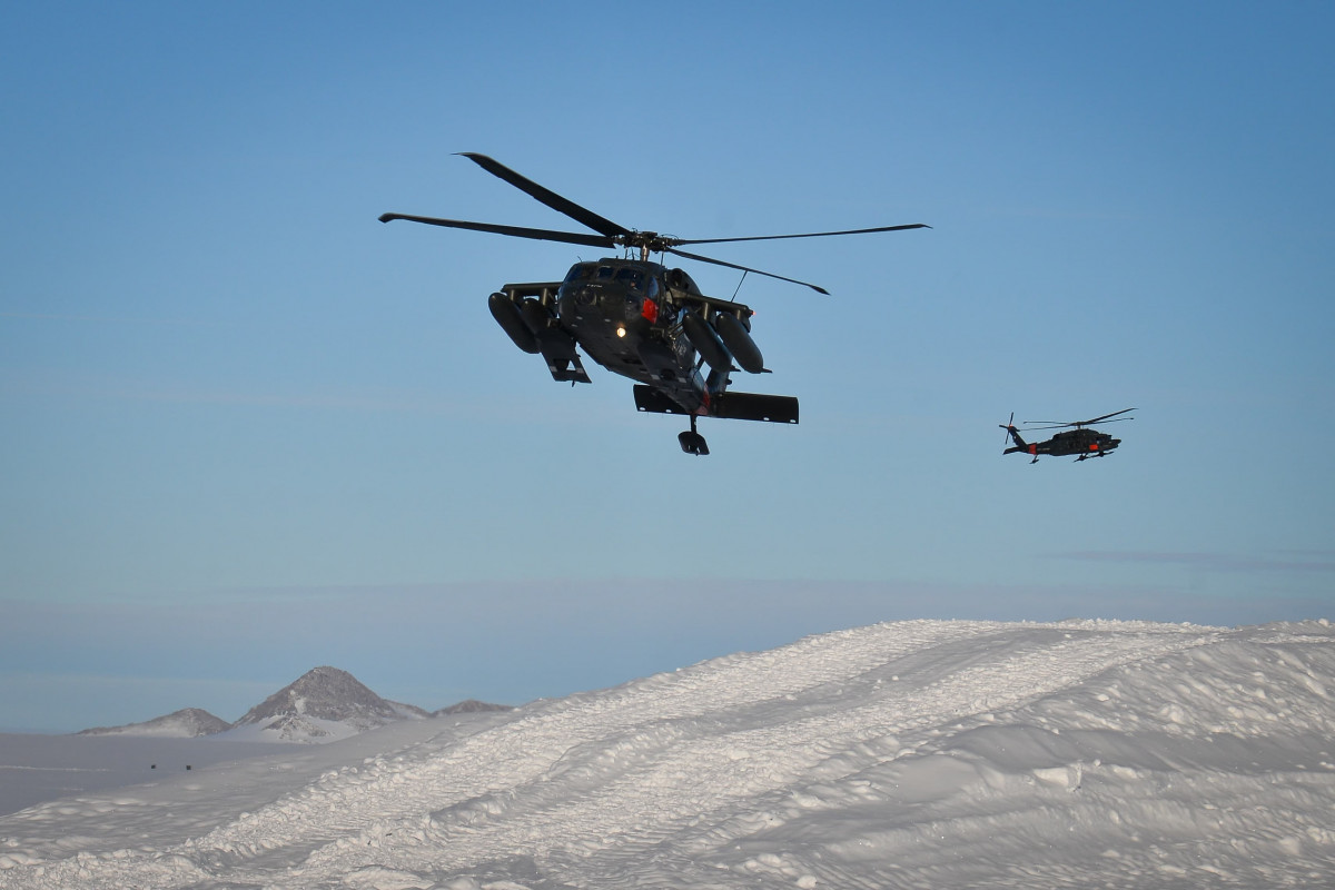 Helicópteros MH 60M Black Hawk en la operación Estrella Polar III Firma FACh