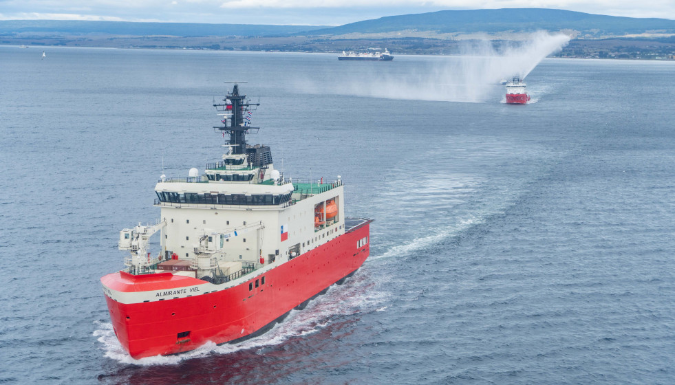 Fotogalería: arribo del rompehielos AGB-46 Almirante Viel de la Armada de Chile a Punta Arenas