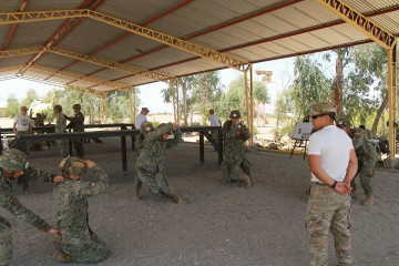 Los alumnos en la etapa tierra adquieren las competencias técnicas que les permitirán realizar saltos en paracaídas de manera diurna y nocturna Firma Comando de Operaciones Especiales del Ejército