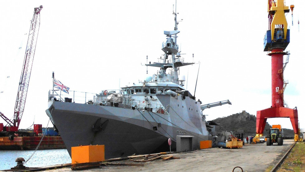 ReinoUnido RoyalNavy HMS Medway P223 UK Docks Marine Service