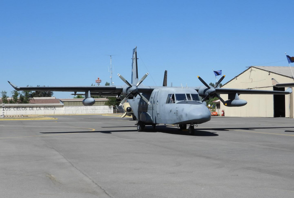 El avión de transporte C 212 300 ex966 es uno de los tres Aviocar entregados por la FACh Firma Ejército de Chile