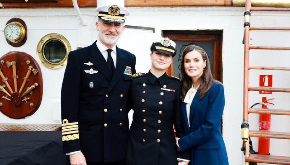 Despedida de buque escuela Juan Sebastián de Elcano con la princesa Leonor a bordo