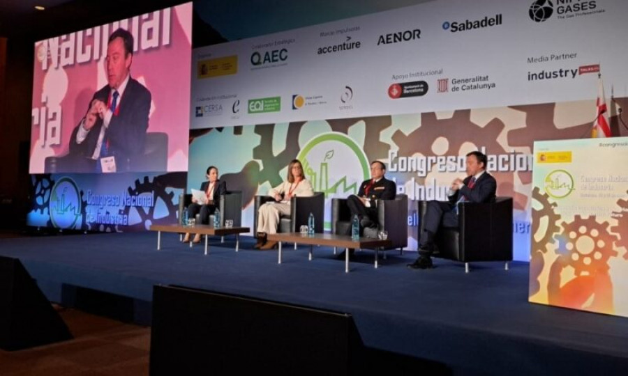 Mesa redonda titulada Autonomía Estratégica e Industria de la Defensa