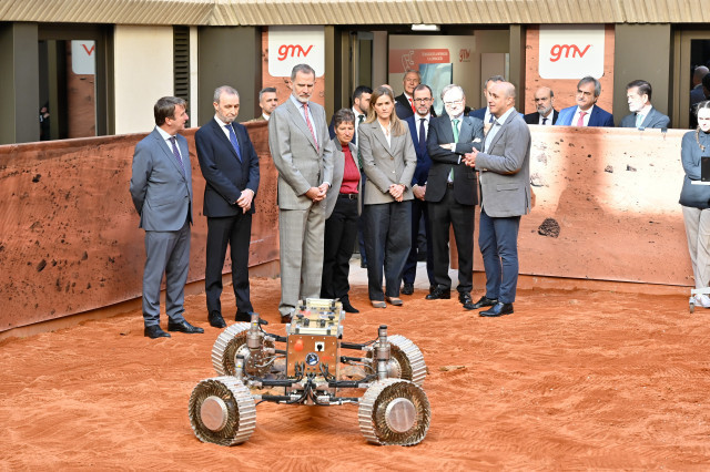 GMV presenta al Rey su tecnología en Defensa y Espacio: de robots para Marte a los equipos del futuro soldado