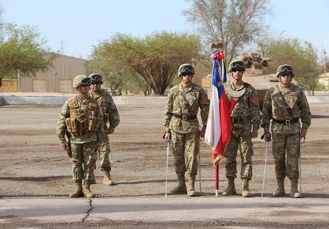 Unidad de formaciu00f3n en la ceremonia de cambio de mando Firma 2u00aa Brigada Acorazada Cazadores del Eju00e9rcito de Chile