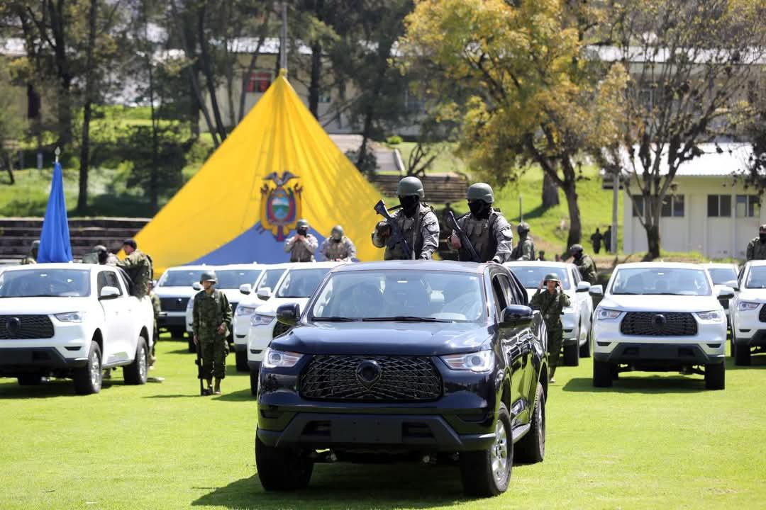 Camionetas Ejercito 2. FFAA Ecuador