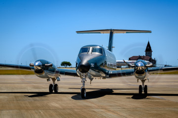 Beechcraft TC 12B Hurón (1 G 50)