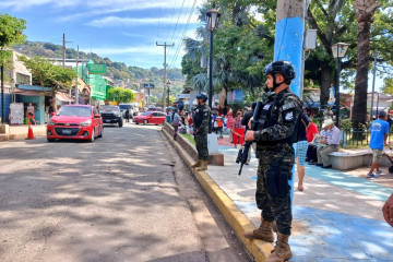 Militares salvadoreños en labores de seguridad pública