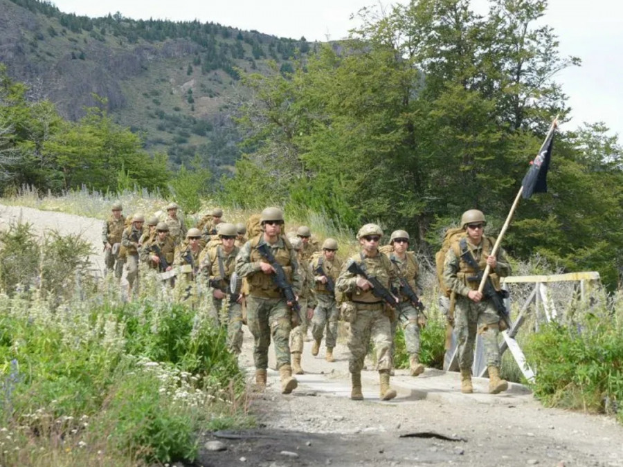 Aspirantes en fase de formación en el Campo de Instrucción y Entrenamiento Las Bandurrias en la Región de Aysén Firma IV División del Ejército de Chile