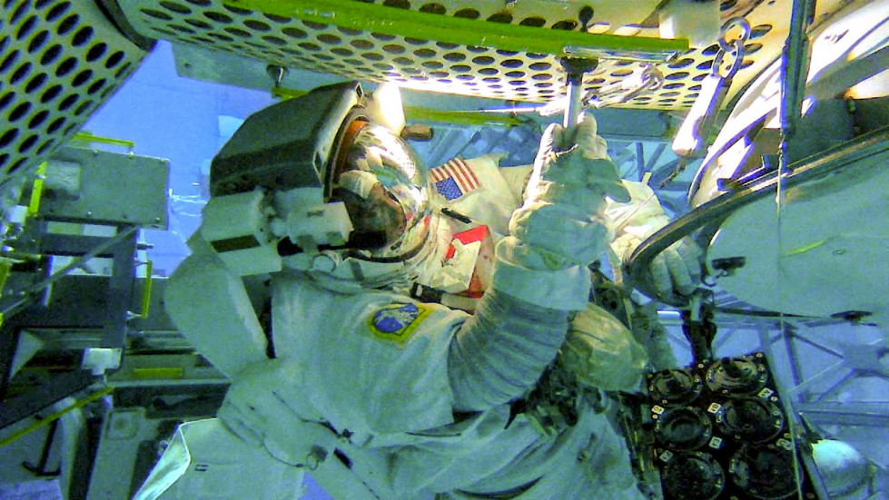 Astronautas de la NASA examinarán el exterior de la ISS en busca de vida microbiana