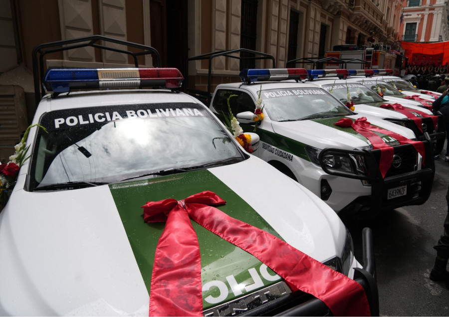 Bolivia Policia Nissan Frontier MinGobierno