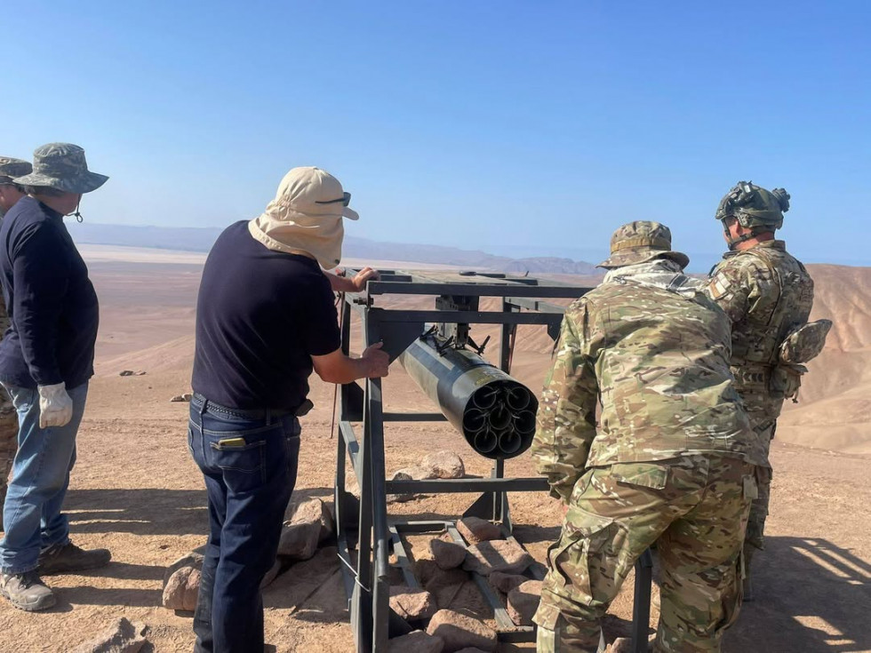 Pruebas funcionales del cohete Oton MK 40 de 70 mm de Famae en Arica Firma Brigada Motorizada N°4 Rancagua del Ejército de Chile