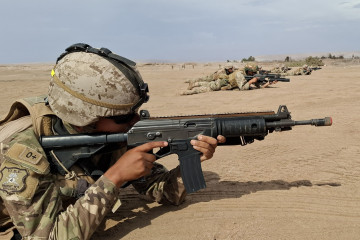 Efectivos del Batallón de Infantería Motorizado N°4 Rancagua en el ejercicio de entrenamiento en terreno en Arica Firma Ejército de Chile