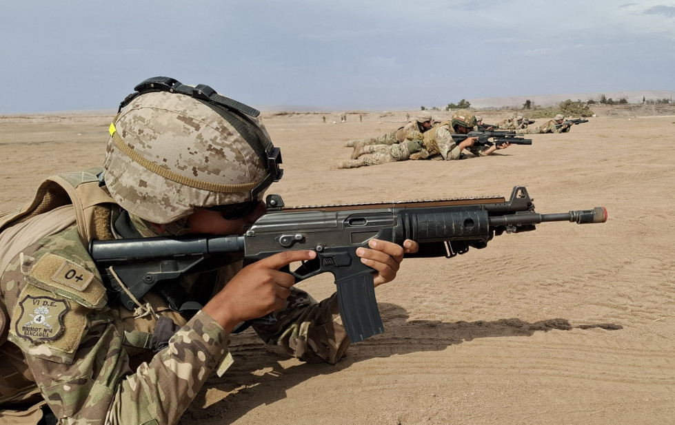 Efectivos del Batallón de Infantería Motorizado N°4 Rancagua en el ejercicio de entrenamiento en terreno en Arica Firma Ejército de Chile