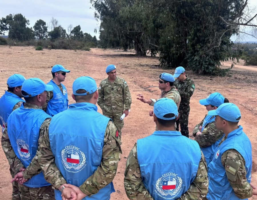 Personal de la Armada de Chile en el curso de predespliegue de Unficyp Firma Centro Conjunto de Operaciones de Paz de Chile