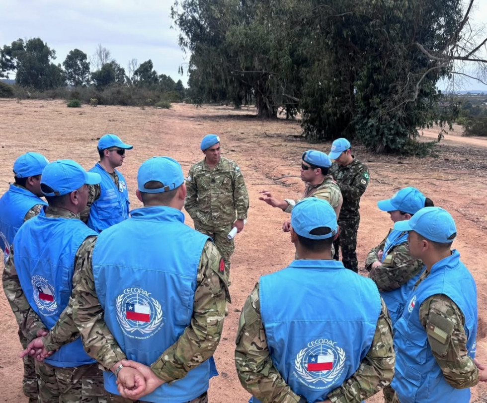 Personal de la Armada de Chile en el curso de predespliegue de Unficyp Firma Centro Conjunto de Operaciones de Paz de Chile