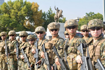 Alumnos del período de instrucción inicial 2025 Firma Escuela Militar del Ejército de Chile