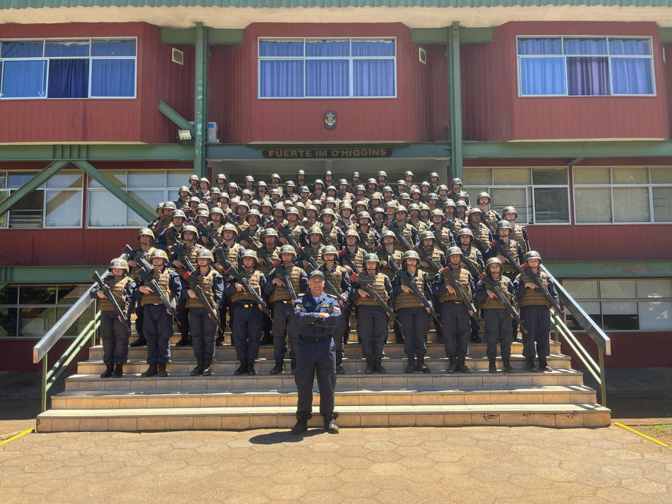 Alumnos del curso de Fusilero Básico Naval 2025 Firma Escuela Naval Arturo Prat de la Armada de Chile