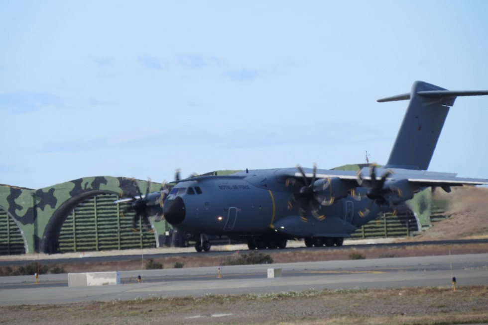 A400M de la RAF en la base aérea Chabunco de la FACh tras aterrizar en Punta Arenas Firma César Quezada