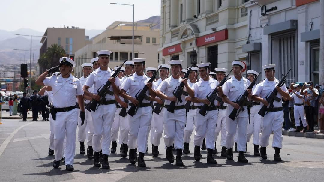 Personal naval en el desfile del 146u00b0 aniversario de Antofagasta Firma Armada de Chile