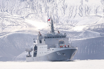 OPV 83 Marinero Fuentealba navegando en aguas antárticas Firma Armada de Chile 002