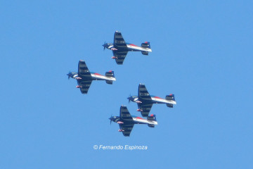 Escuadrila de Alta Acrobacia Halcones de la Fuerza Aérea de Chile en la bahía de Valparaíso Firma Fernando Espinoza 002