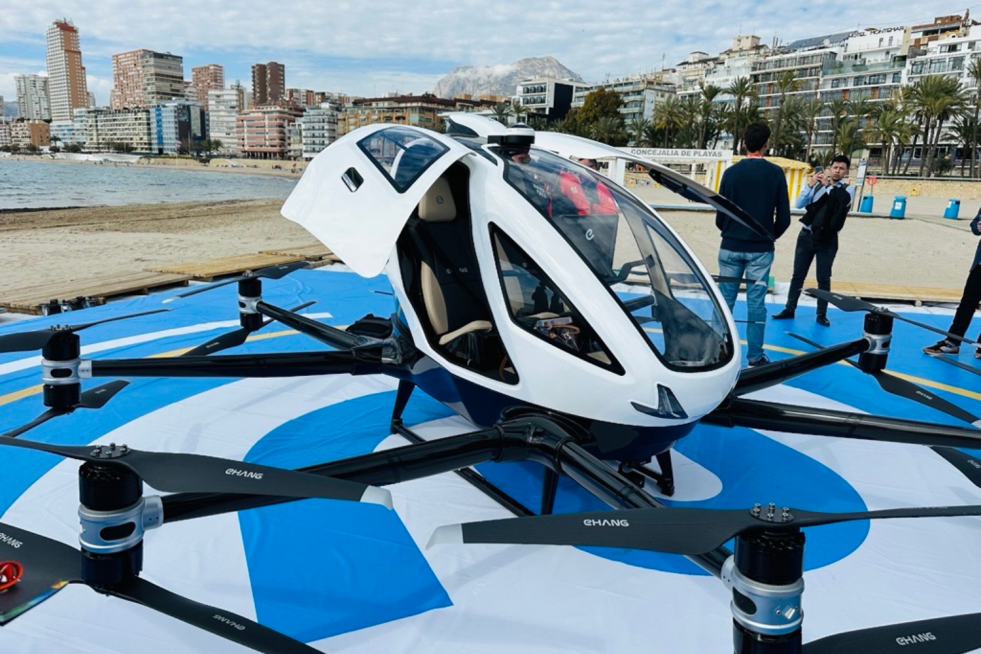 1 aerotaxi, 12 UAS y 3 USSPs: así fue el primer vuelo del Ehang EH216-S en entorno urbano en Europa