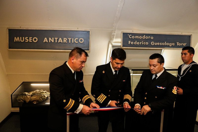 Corte de cinta en la reapertura del Museo Antu00e1rtico Comodoro Federico Guesalaga Toro Firma Armada de Chile