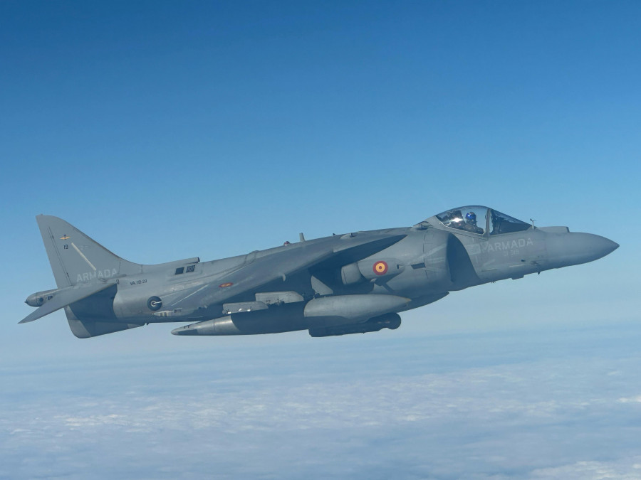 Harrier Armado volando hacia objetivo